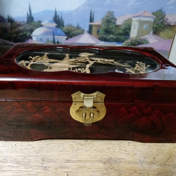 1980's Vintage Chinese Jewelry/Music Box 🎵Oriental Lacquer Wood Satin Lining🎻 - Picture 2 of 14